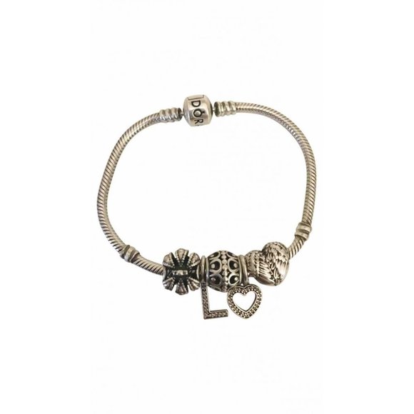 Pandora - Picture 1 of 4